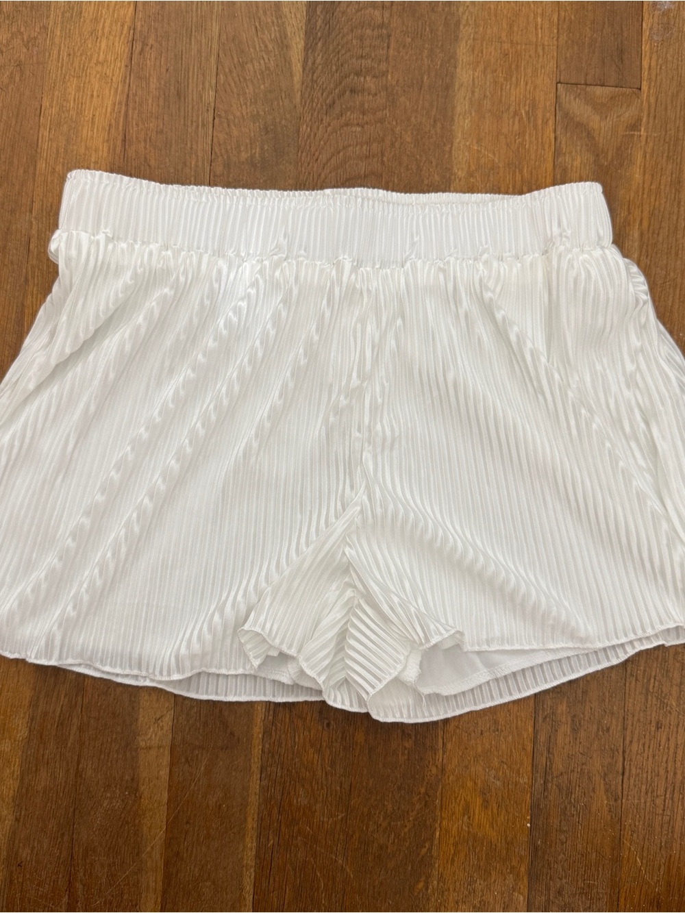 Waverles White Pleated Elastic-Waist Shorts